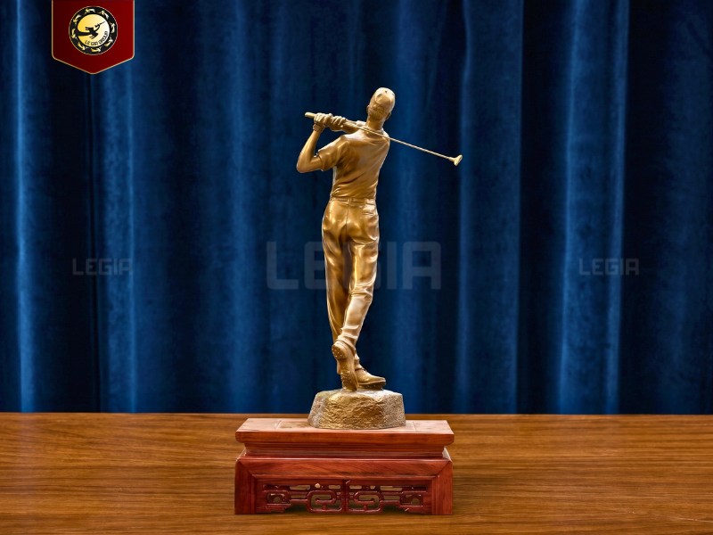 tuong-nguoi-danh-golf-dong-do-3