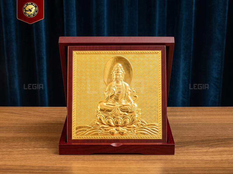 Hộp gỗ phật Quan Âm mạ vàng - 23x23cm thumbnail