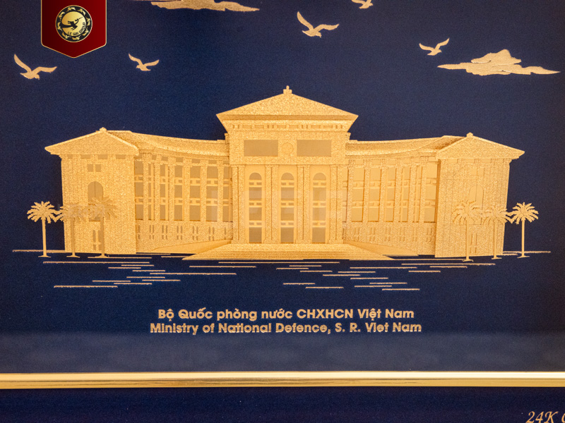 tranh-toa-nha-bqp-dat-vang-cac-kich-thuoc-can-canh