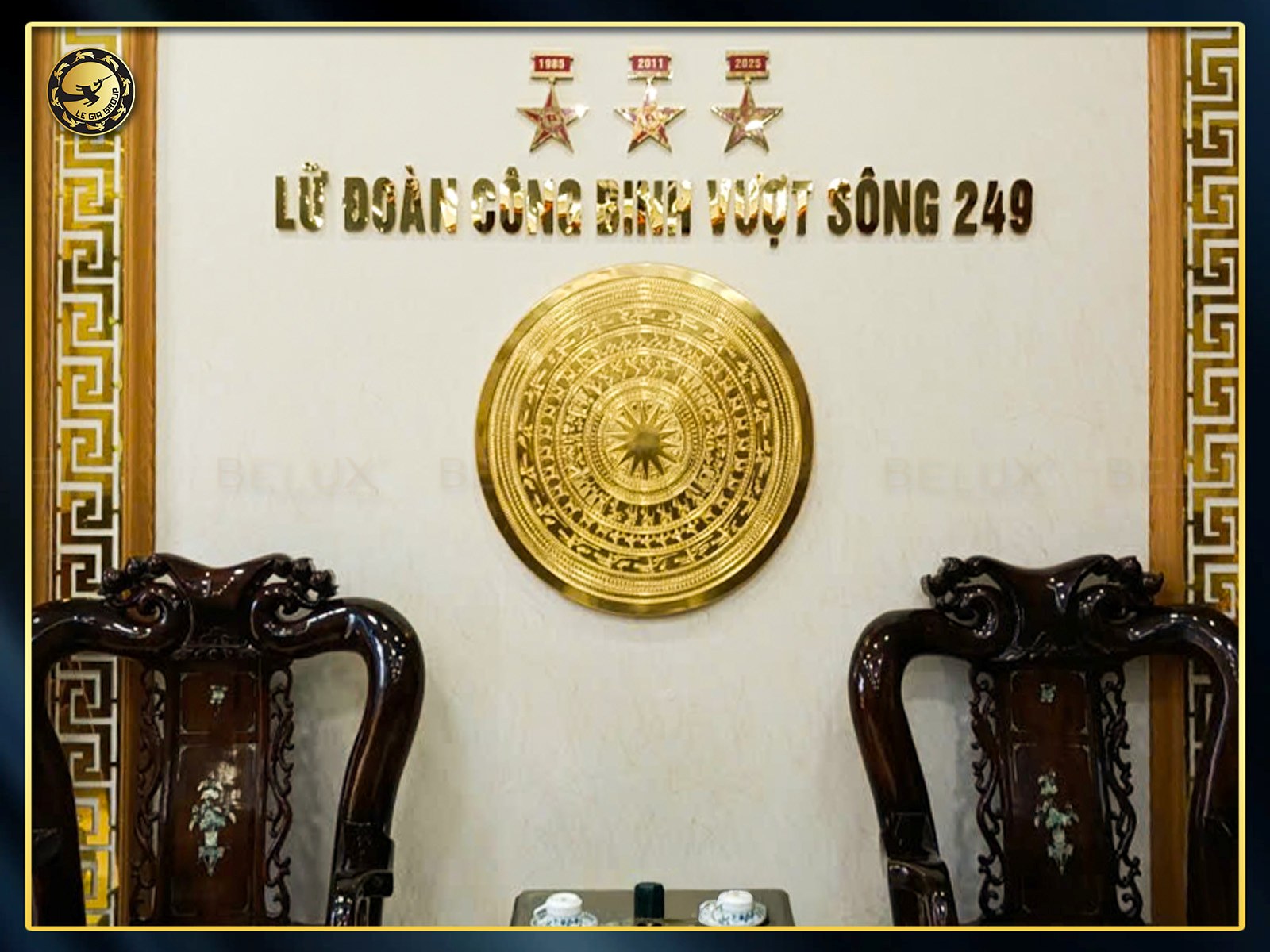 qua-tang-lanh-dao-treo-tuong